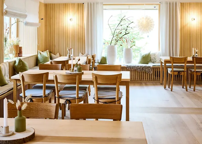 Schwarzes Kreuz Hotel *